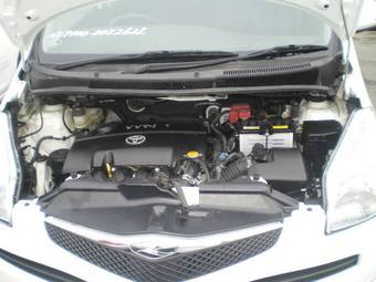 2005 Toyota Ractis Images
