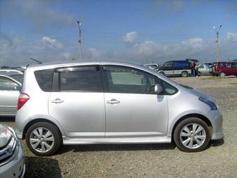 2005 Toyota Ractis Photos