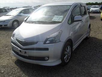 2005 Toyota Ractis Photos