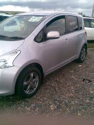 2005 Toyota Ractis Pics