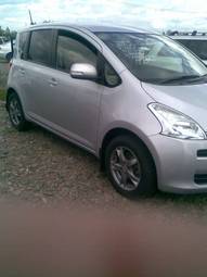 2005 Toyota Ractis Pictures