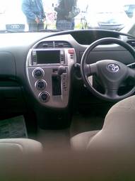 2005 Toyota Ractis Photos