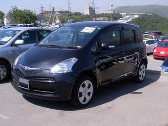 2005 Toyota Ractis Pictures