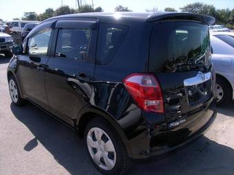 2005 Toyota Ractis Photos