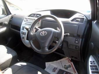 2005 Toyota Ractis Photos