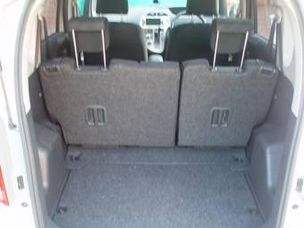 2005 Toyota Ractis Photos