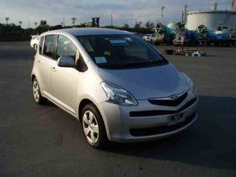 2005 Toyota Ractis Photos