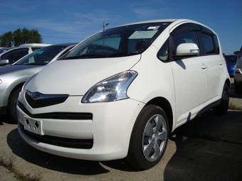 2005 Toyota Ractis Photos