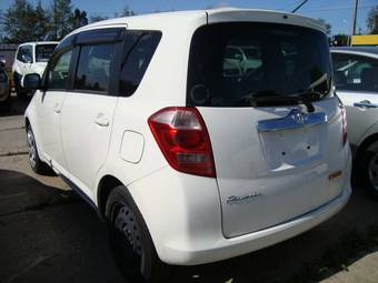 2005 Toyota Ractis Pictures