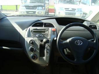 2005 Toyota Ractis Photos