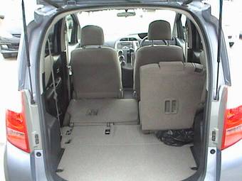 2005 Toyota Ractis Photos