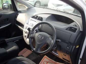 2006 Toyota Ractis Photos