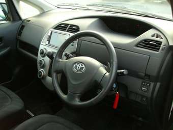 2006 Toyota Ractis Photos