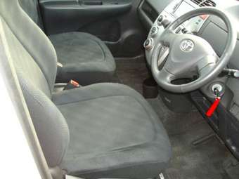 2006 Toyota Ractis Photos