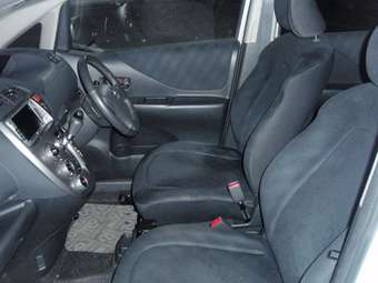 2006 Toyota Ractis Images