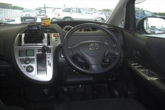 2006 Toyota Ractis Pictures