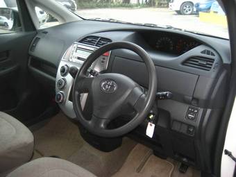 2006 Toyota Ractis Images