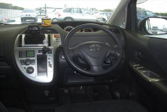2006 Toyota Ractis Pictures