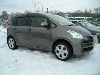 2006 Toyota Ractis Photos