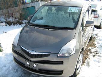 2006 Toyota Ractis Pics