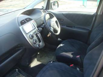 2006 Toyota Ractis Pictures