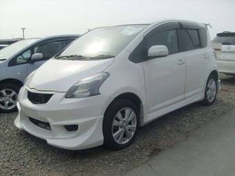 2006 Toyota Ractis Pictures