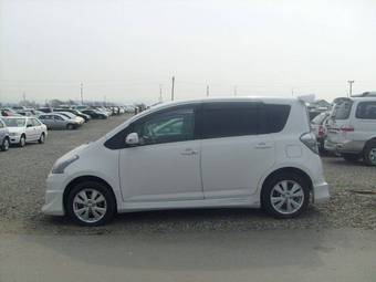 2006 Toyota Ractis Photos