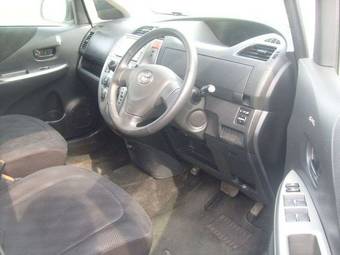 2006 Toyota Ractis Photos