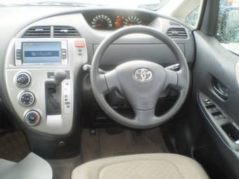 2006 Toyota Ractis Images