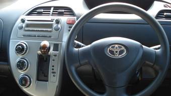 2006 Toyota Ractis Photos
