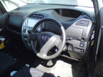 2006 Toyota Ractis Photos