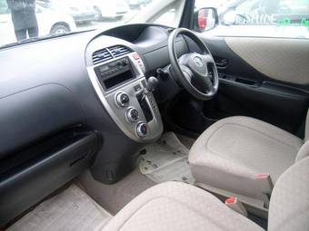 2006 Toyota Ractis Images