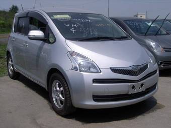 2006 Toyota Ractis Images