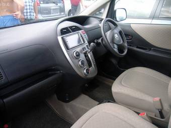 2006 Toyota Ractis Photos