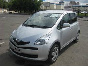 2006 Toyota Ractis Photos