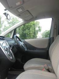 2006 Toyota Ractis Photos