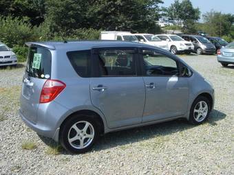 2006 Toyota Ractis Photos