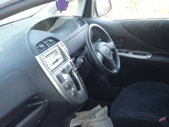 2006 Toyota Ractis Photos