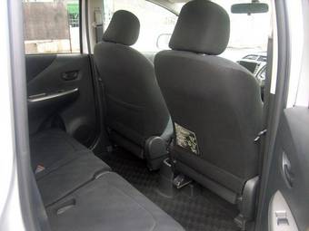 2006 Toyota Ractis Pics