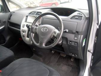 2006 Toyota Ractis Pictures