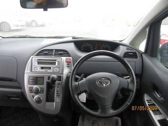 2006 Toyota Ractis Photos