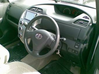 2006 Toyota Ractis Photos