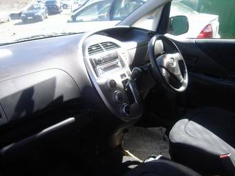 2006 Toyota Ractis Pics