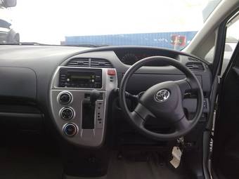 2006 Toyota Ractis Photos