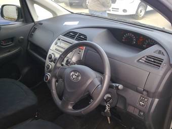 2006 Toyota Ractis Photos