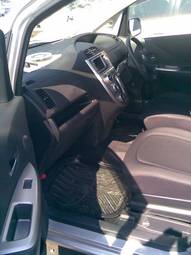 2009 Toyota Ractis Images