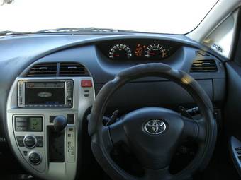 2010 Toyota Ractis Pictures