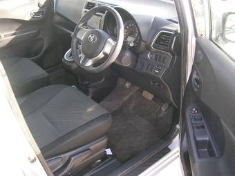 2010 Toyota Ractis Images