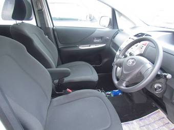 2010 Toyota Ractis Images