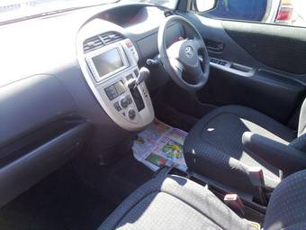 2010 Toyota Ractis Photos